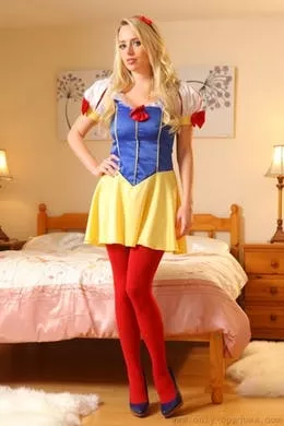 Holly Gibbons at Only Opaques