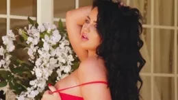 Olivia Paige at Hayley's Secrets | Webbed BTS