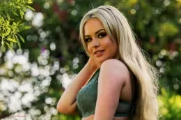 Sara Louise at Hayley's Secrets | Emerald Garden