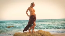 Cat O'Connell at Hayley's Secrets | On The Rocks