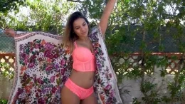 Lacey Banghard at Hayley's Secrets | Revealing BTS