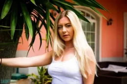 Elle Hunter at Skin Tight Glamour | Palmed