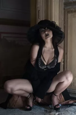 Sophia Jade at Breath Takers | I love working with Sophia whenever she visits Europe during her business travels as an LA based fashion designer.Her visits give us the opportunity to come up with some unusual, creative – but inevitably - erotic ideas for photography.After a few minutes exploring the BREATHTAKERS props cupboard a local derelict mansion house gave us the scenario for 'Black Widow'.