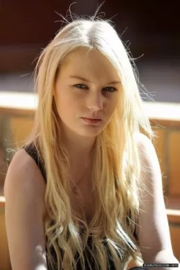 Lynn at Girlfolio | Lynn wanted to rest for a while after a very long and boring ceremony,