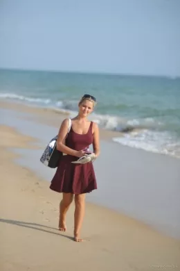 Jodie Gasson at Girlfolio | It's near the end of Jodie's Portugal trip...