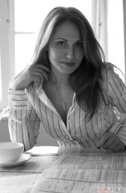 Anfisa at Girlfolio | When Anfisa showed up for her shoot with me, she looked great in her jeans and shirt ? So, we just started shooting?