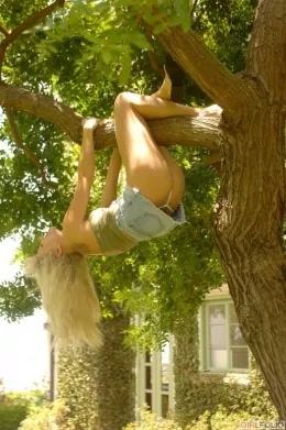 Jana Jordan at Girlfolio | ..... and the moral of this photo set is ...