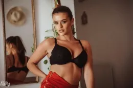 Brook Wright at All Brook Wright | Mirror Mirror