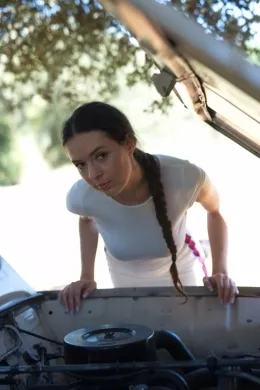 Niky at Girlfolio | Niki has a engine trouble whilst on a country drive... I didn't have a spanner – but luckily I had my camera!