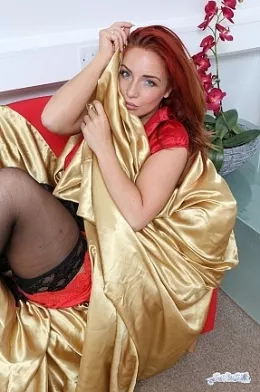 Scarlett T at Satin Silk Fun