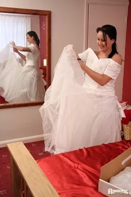 Amber Leigh at Ripping 4 Fun | Amber has been looking forward to her wedding dress coming and when it arrives and she takes out of the box. She notices it a little on the big side. But instead of calling them up or sending it back she decides to have some real naughy ripping fun with it. And the more she rip the more she realises it turning her on. And the more she rips the hornier she gets.