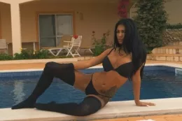 Hannah Pierce at More Than Nylons | A Day By The Pool BTS