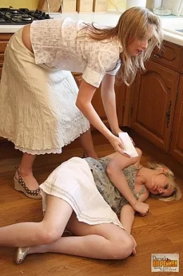 Taking It Easy at Damsels in Peril | Nic is pissed and Vicci. Vicci should have cleaned the kitchen and at least started dinner by now, but the lazy bitch is 