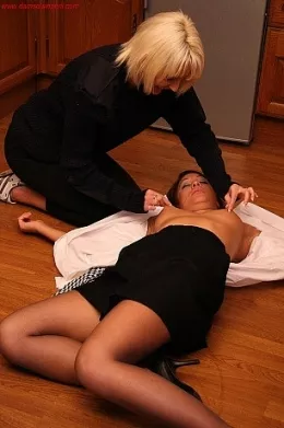 Botched Arrest at Damsels in Peril | Burglar, Jan Burton, is rumaging around in a house she has just broken into. Little does she know that the alarm has already run at the local police station and PC Renee Richards is on her way to investigate!