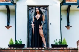 Kelli Smith at Hayley's Secrets | On The Doorstep