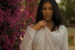 Hannah Pierce at More Than Nylons | Blossomed