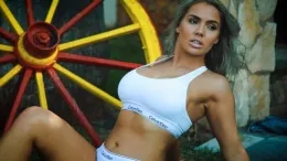 Electra Morgan at Skin Tight Glamour | Holding On BTS