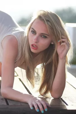 Chloe Toy at Breath Takers | Vinho Verde