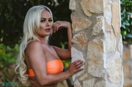 Sara Louise at Skin Tight Glamour | Striking Stone