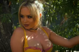 Sara Louise at More Than Nylons | Colours Of Summer BTS