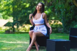 Lauren Louise at Hayley's Secrets | Country Garden