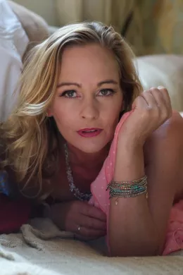 Eve at Breath Takers | It appears that Eve has a penchant for flashing her glorious attributes in public.It must be a combination of her holiday spirit and the hot Algarve sun!