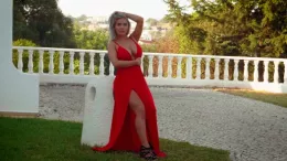 Electra Morgan at Hayley's Secrets | Scarlet Woman BTS