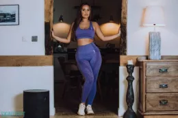 Frankie Lain at Skin Tight Glamour | Glowing