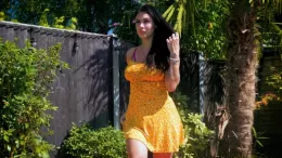 Roxy Mendez at Hayley's Secrets | Sun Lover BTS