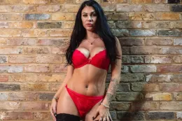 Roxy Mendez at More Than Nylons | Red Alert