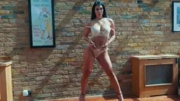 Roxy Mendez at Hayley's Secrets | Simply Roxy BTS