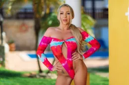 Beth Morgan at Beth Morgan Official | Tropical Tie Dye