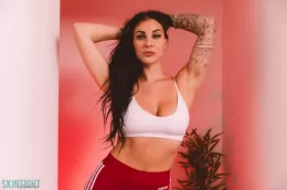 Roxy Mendez at Skin Tight Glamour | Red Light Lady