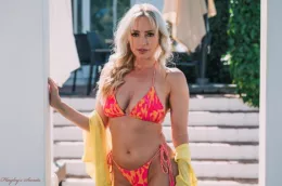 Holly Gibbons at Hayley's Secrets | Beautifully Bright Passage