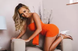 Beth Morgan at Hayley's Secrets | Vibrant But Cozy