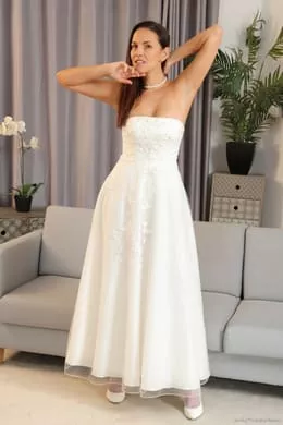 Zuzanah at Only Tease