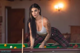 Roxy Mendez at Skin Tight Glamour | Trick Shot