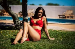 Brook Wright at Hayley's Secrets | Scarlet In The Sun